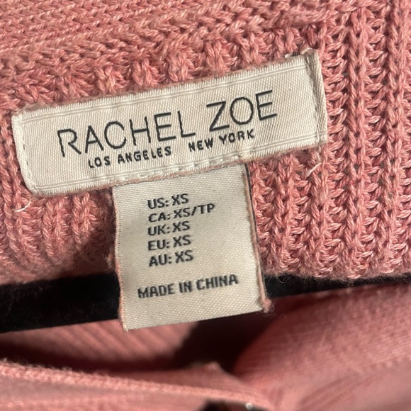 Rachel Zoe Cozy Pink V-Neck Tortoise Shell Button Sweater - Picture 4 of 4